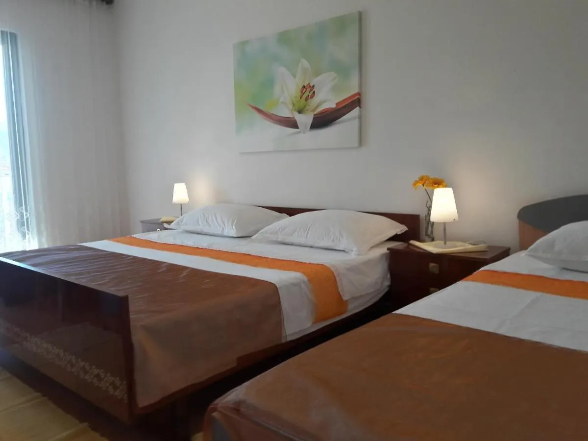 Apartments Luce Pag Town